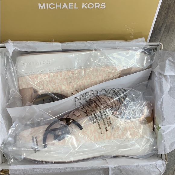 MICHAEL KORS POPPY LACE UP MINI MK LOGO PV… - Picture 2 of 16